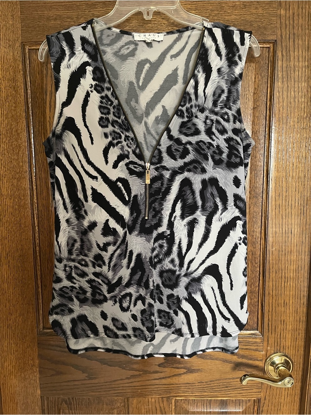 Chaus Black & White Animal-Print Zip V-Neck Sleeveless Camisole